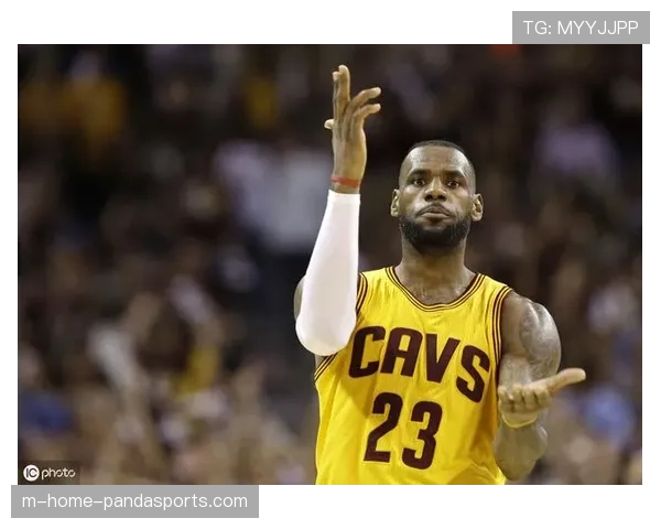 雷迪克与詹姆斯罚球顺序分歧 严谨细节碰撞临场判断 雷迪克与詹姆斯罚球顺序分歧 严谨细节碰撞临场判断