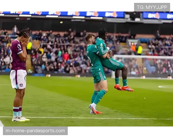 伯恩利防守组织出现结构性漏洞 连续失球暴露训练质量问题 伯恩利防守组织出现结构性漏洞 连续失球暴露训练质量问题